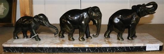 Set of 3 graduated elephants mounted on marble base
